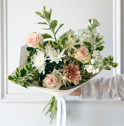 Gift idea to say thank you with a beautiful bouquet of flowers from a local flower shop for delivery to Plymouth, Minneapolis and Minnetonka.