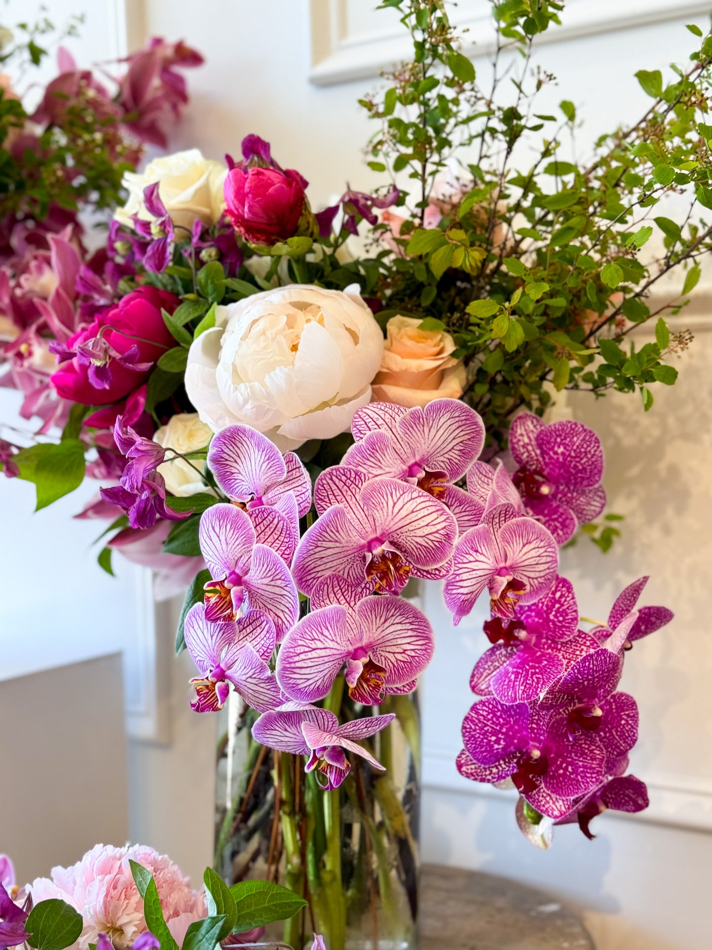 Luxury flower shop in Edina. Minneapolis. Premium flower arrangements for local delivery.