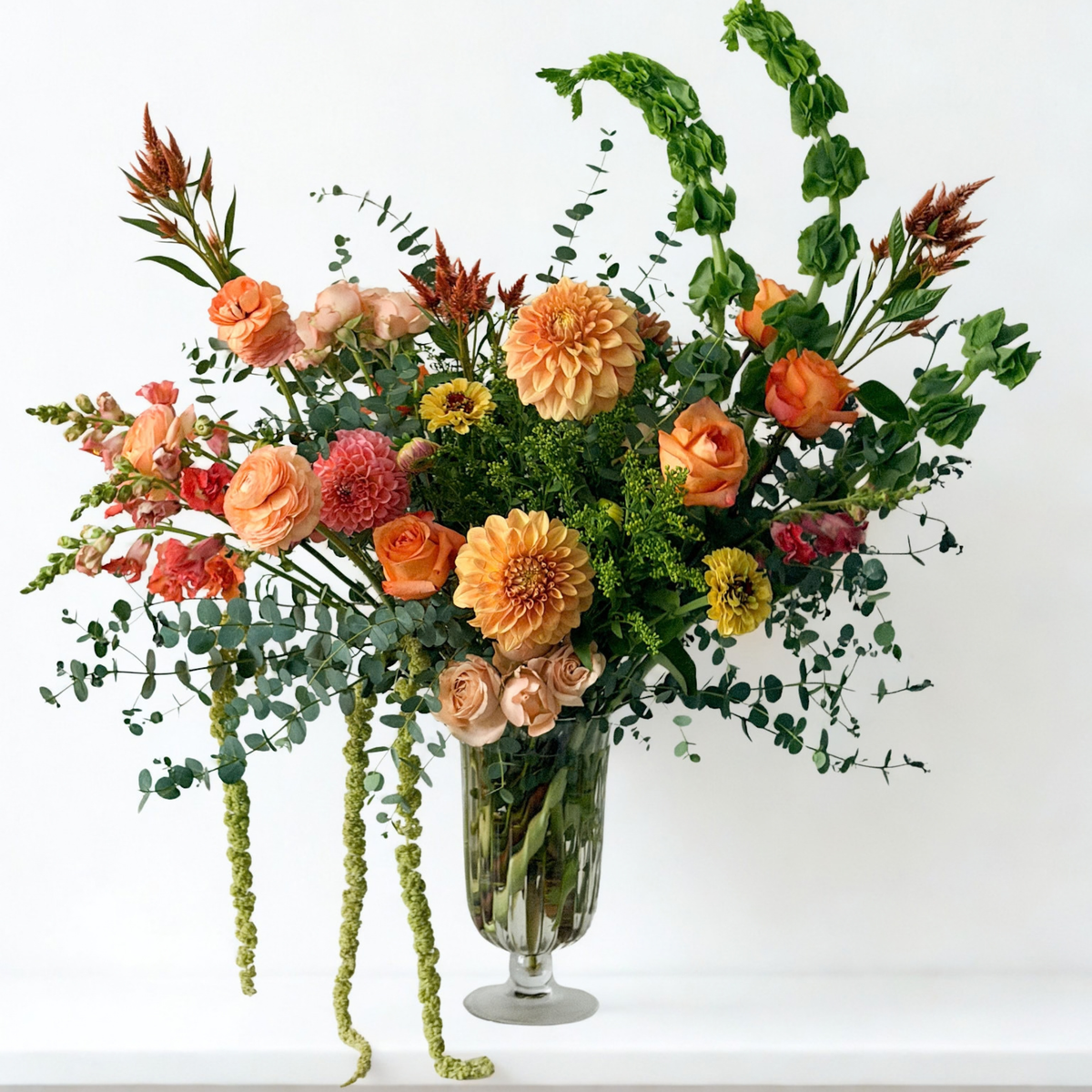 Send an extra-large, showstopping arrangement filled with fresh dahlias, zinnias, and luxury blooms. Perfect for birthdays, anniversaries, and grand gestures. Minneapolis, Edina, Wayzata Delivery.