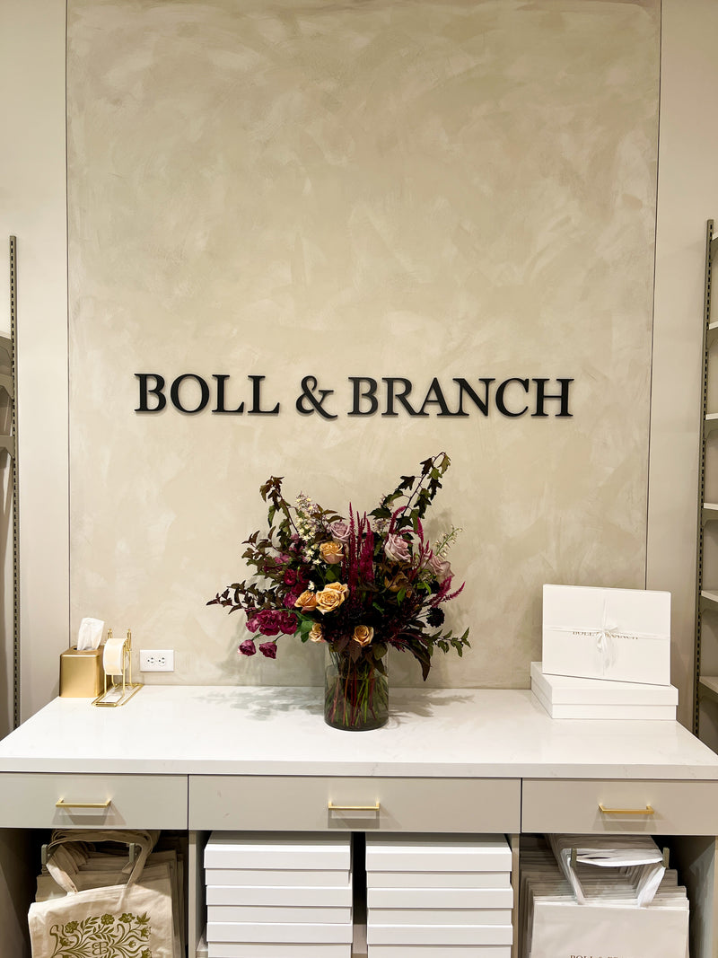 Elevate your brand with a luxury corporate weekly flower subscription. Stunning, premium floral designs tailored for hotels, country clubs, and offices. Inquire today! Serving Minneapolis area