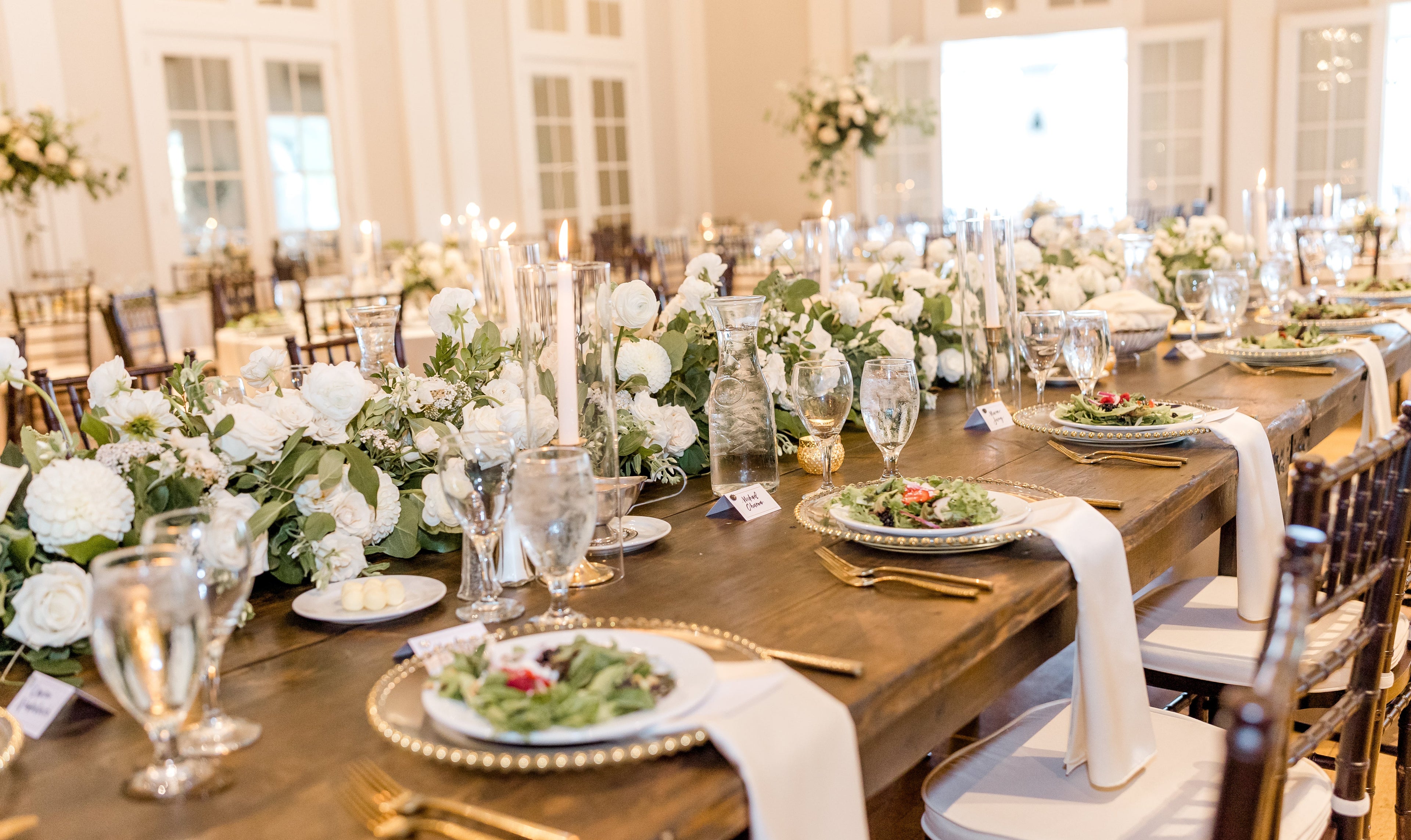elegant wedding flowers by top wedding florist, The Petal for a classic white and green wedding at Lafayette club